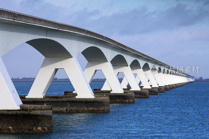 荷兰泽兰省的泽兰大桥(Zeelandbrug, Zeeland Bridge)